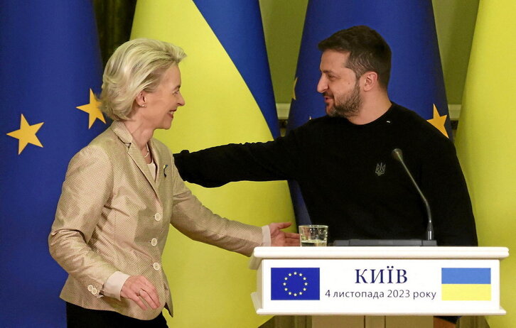 La presidenta de la Comisión Europea, Ursula Von der Leyen, y el presidente ucraninao, Volodimir Zelenski.
