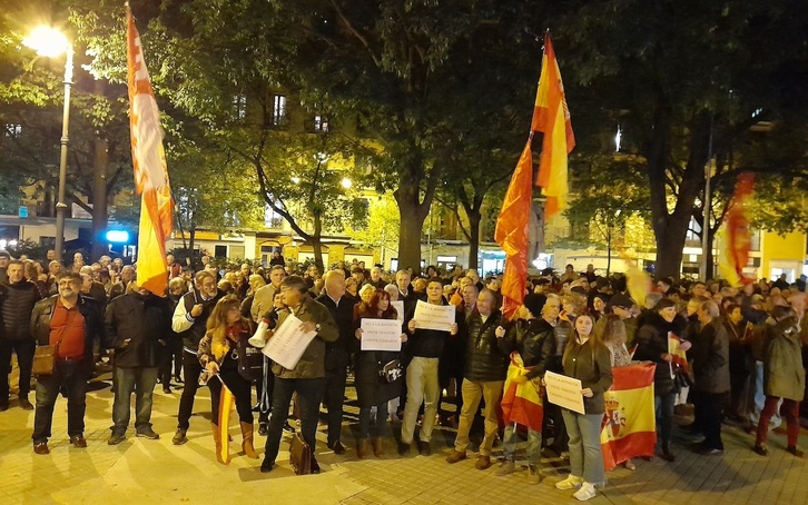 Concentración ante la sede del PSN de Iruñea el pasado lunes.