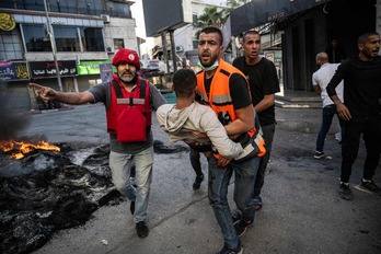 Traslado de un herido en Jenin.