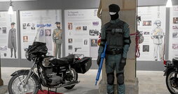 La muestra de la Guardia Civil repasa la historia del instituto armado, incluyendo realidad virtual, reproducciones de explosivos o distintos vehículos.