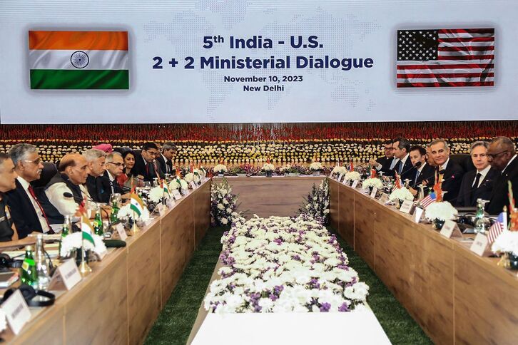 Las delegaciones india y  estadounidense, cara a cara.