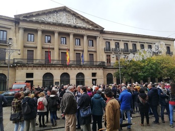 Concentración frente a la sede del Gobierno de Nafarroa. 