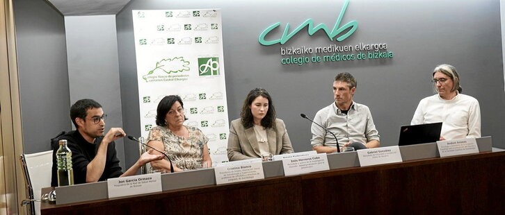 Ponentes en la jornada organizada en Bilbo sobre la realidad silenciada del suicidio.