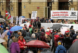 Bilbo, Donostia eta Gasteizko mobilizazioen irudiak. Kolektibo anitz, mota guztietakoak, bultzatu dute manifestazioa, kezka orokorra baita Gipuzkoa, Bizkaia eta Arabako biztanleen artean.