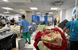 Médicos y pacientes, en el hospital de Al-Shifa.