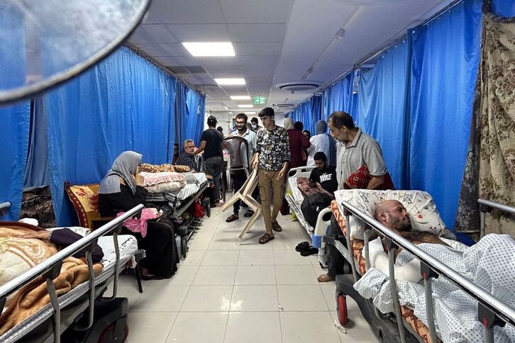 Pacientes hacinados en el hospital Al Shifa de Gaza.
