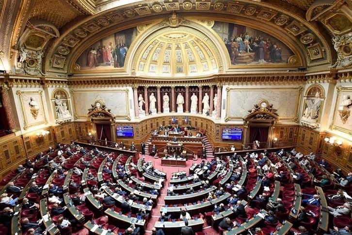 El Senado francés ha adoptado una versión más represiva del proyecto de ley antiinmigración.