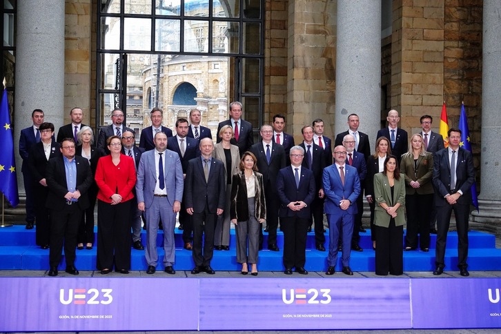 Representantes de los 27 en la cumbre de Gijón.