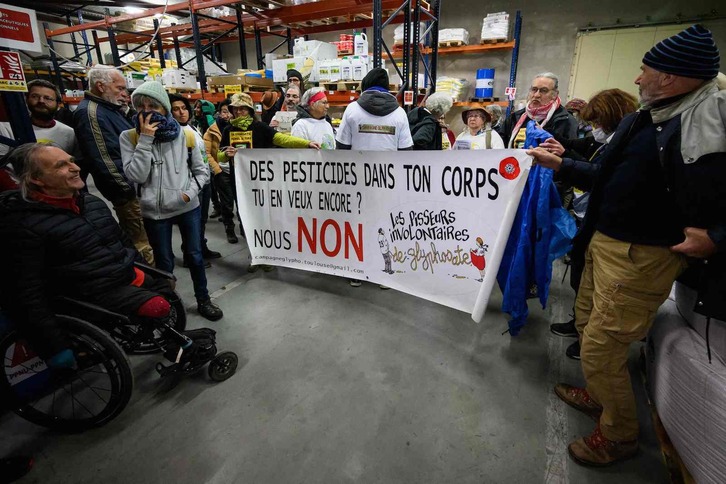 Protesta del jueves pasado en Carcassone en un almacén de fitosanitarios contra la prórroga al glifosato.