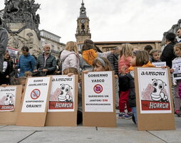 Concentración de familias de Ikasbidea.