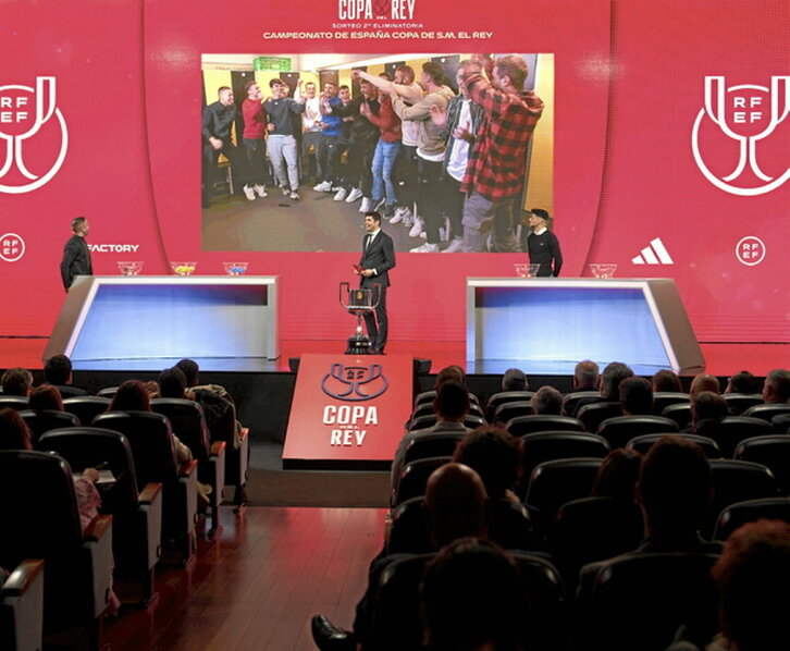 Los jugadores del Cayón celebraron con efusividad el emparejamiento con el Athletic en el sorteo.