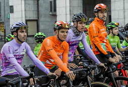 Mintegi, Berasategi, Alustiza e Iturria, antes de salir a rodar con los chavales de clubes ciclistas de Debaldea.