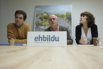 Ricardo Burutaran, Juan Karlos Izagirre y Garbiñe Alkiza, ediles de EH Bildu en Donostia.