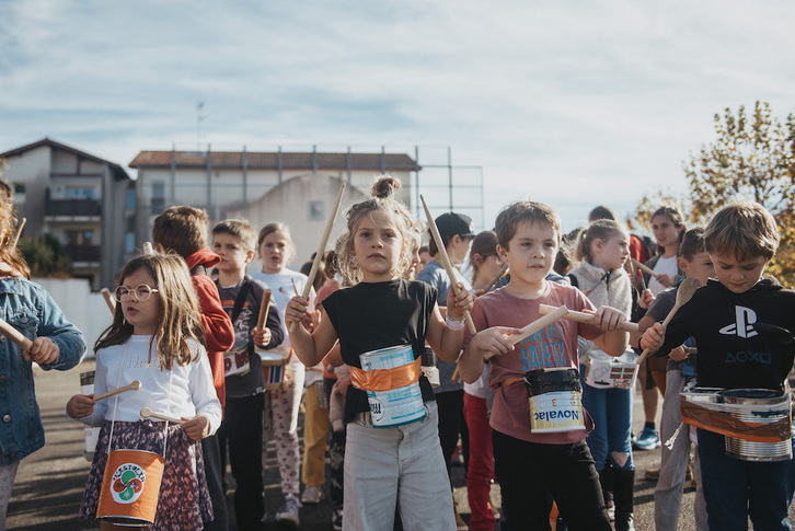 Eskualdeko ikastoletako haurrek danborada egin zuten, azaroaren 14an, Beskoitzen.