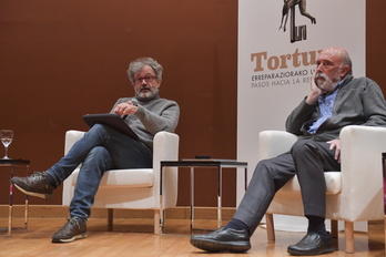Lorena Pérez Osorio y Jorge Txokarro, en la conferencia.