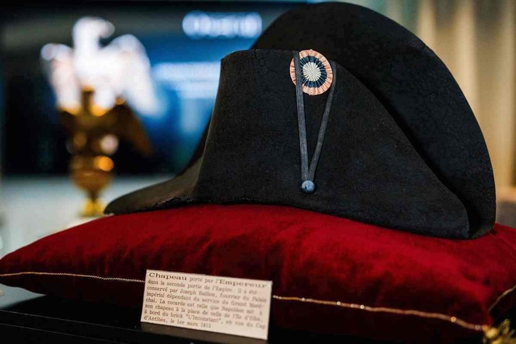 Uno de los bicornios usados por Napoleón Bonaparte ha sido vendido por 1,9 millones de euros.