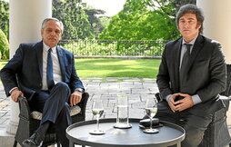 El presidente saliente, Alberto Fernández, y el electo, Javier Milei. en la residencia oficial de Los Olivos.