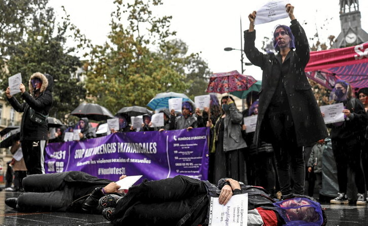 Protesta contra los feminicidios llevada a cabo en el Estado francés.