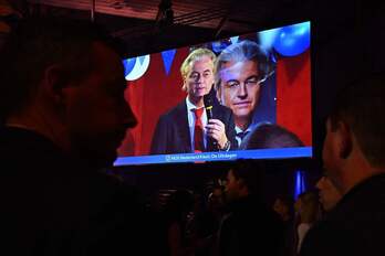 Wilders pronuncia sus primeras palabras tras conocerse los sondeos a pie de urna. 