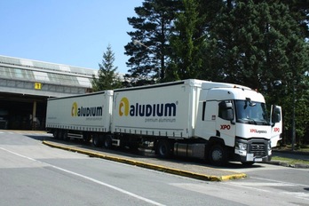 La multinacional Aludium, con planta de producción en Zornotza, fue una de las primeras en utilizar un mega-camión de 25 metros, en el año 2018.
