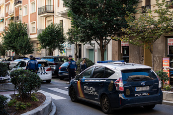Policías en la zona en que Vidal-Quadras recibió el disparo en la cara. 