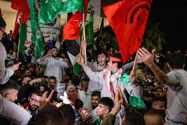 Recibimiento en Ramallah, Cisjordania, a prisioneros palestinos liberados en el canje