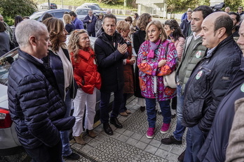 Urkullu, miembros de su Gobierno, Pradales y Ortuzar, el domingo en Sukarrieta.