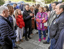 Urkullu, miembros de su Gobierno, Pradales y Ortuzar, el domingo en Sukarrieta.