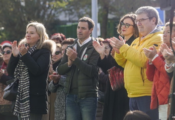 Imanol Pradales aplaude el pasado domingo en el acto del PNV en Sukarrieta.