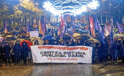 Cabeza de la manifestación de Iruñea a su llegada al paseo Sarasate.