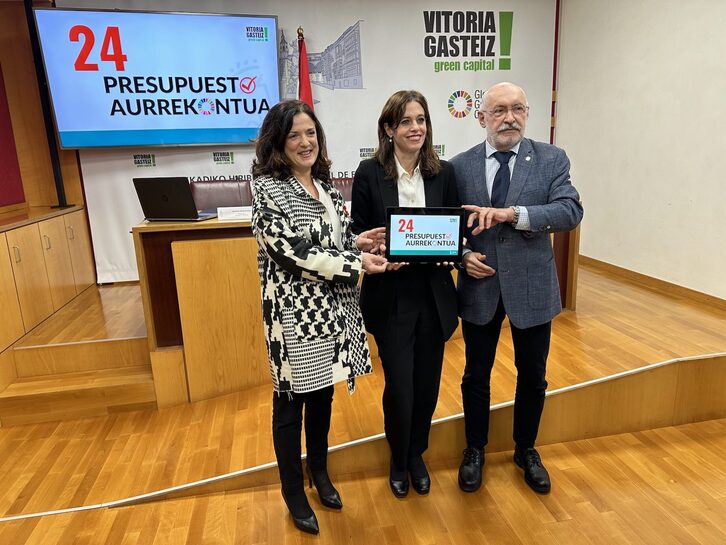 Beatriz Artolazabal, Maider Etxebarria y Jon Armentia.