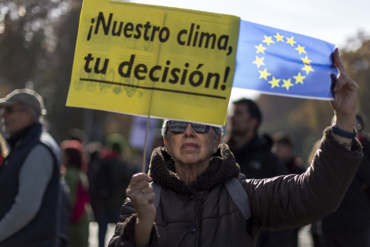 COP28 bilkura egiten ari zen bitartean Madrilen egindako protestak.