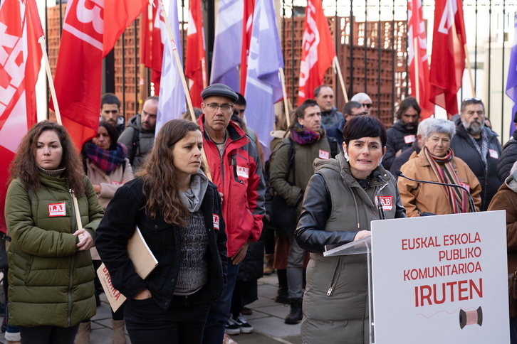 LABek agerraldia eta elkarretaratzea egin ditu Hezkuntza Legearekin bat egiten ez duela salatzeko.