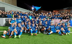 Los jugadores del Valle de Egüés celebran el triunfo ante el CD Teruel en la anterior eliminatoria copera.
