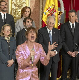 Maria Berasartek abestu zuen Kongresu espainolean egindako ekitaldian.