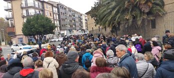 La manifestación ha partido de la plaza Recoletas de Lizarra y ha llegado al Hospital García Orcoyen.