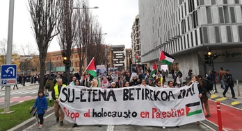 Manifestación en Iruñea para denunciar la agresión sionista contra Gaza. 
