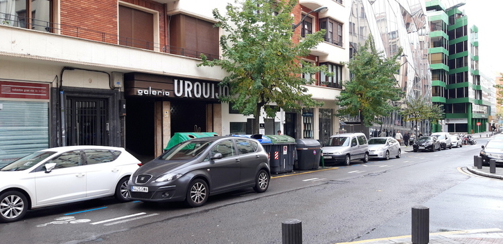 Calle Licenciado Poza, donde se encuentra uno de los accesos a Galerías Urquijo.