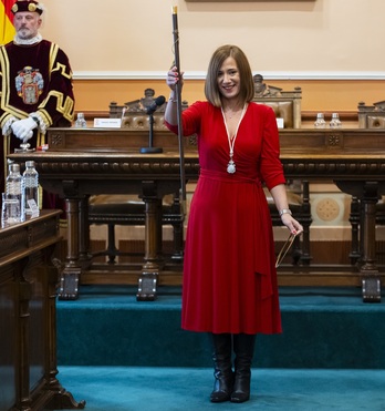 Cristina Laborda, con la vara de mando.