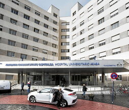Imagen del Hospital de Txagorritxu, donde pacientes relataron largas esperas.