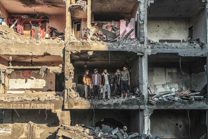  Una vivienda destruida por los bombardeos en Rafah.  