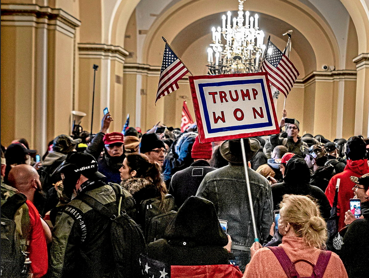 Simpatizantes de Donald Trump asaltando el Capitolio en enero de 2021.
