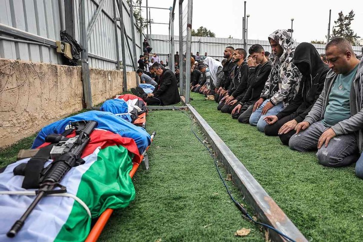 Funeral por los cinco fallecidos en el campo de Nur Shams.