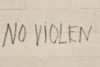 Una pintada contra las agresiones sexuales en Iruñea.