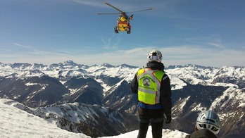 Equipos del pelotón de alta montaña de la Gendarmería con base en Oloron, encargados del rescate.