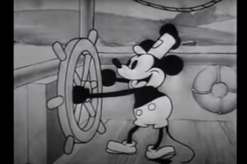  La película 'Steamboat Willie' se puede ver en Youtube, donde Walt Disney subió la producción hace 14 años. 