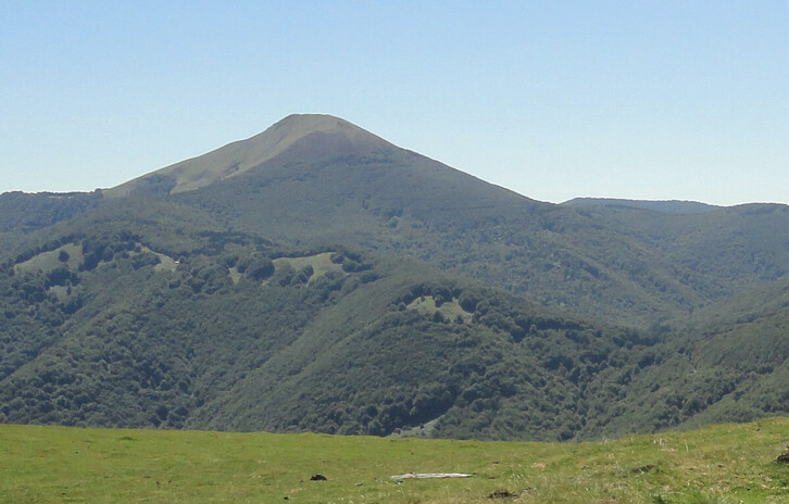 En la bajada de este monte Adi se perdió un varón de 70 años, finalmente localizado sano y salvo.