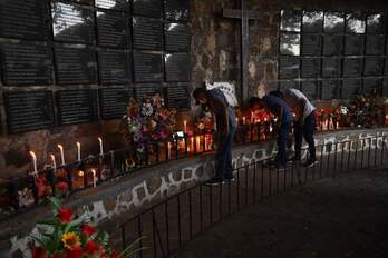 Ofrenda a las víctimas de la masacre de El Mozote el 11 de diciembre de 2021 en al 40 aniversario de los hechos
