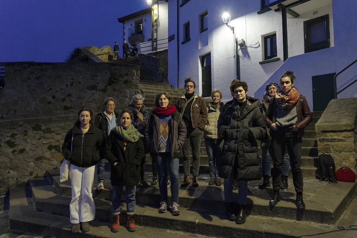 El Movimiento Feminista de Algorta ha comparecido en el Puerto Viejo.