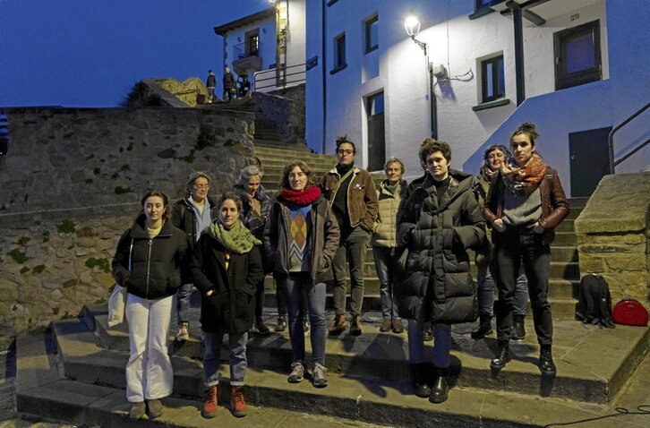 El Movimiento Feminista compareció ayer por la tarde en el Puerto Viejo.